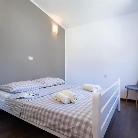 Sandy Bay - Free Mountainbike - Pjescana Uvala